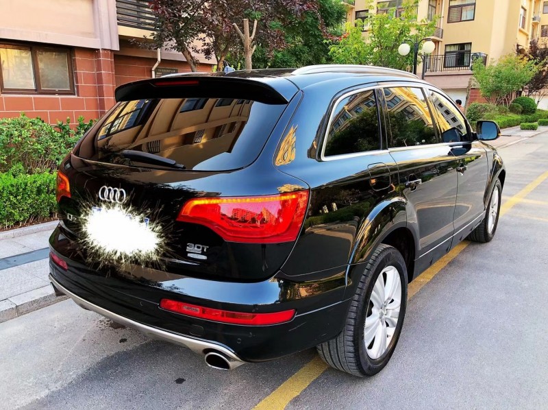 青岛12年奥迪Q77