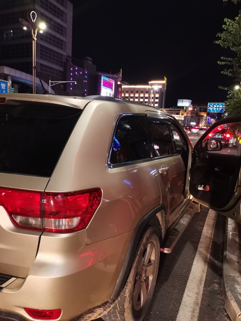涼山11年Jeep大切諾基8