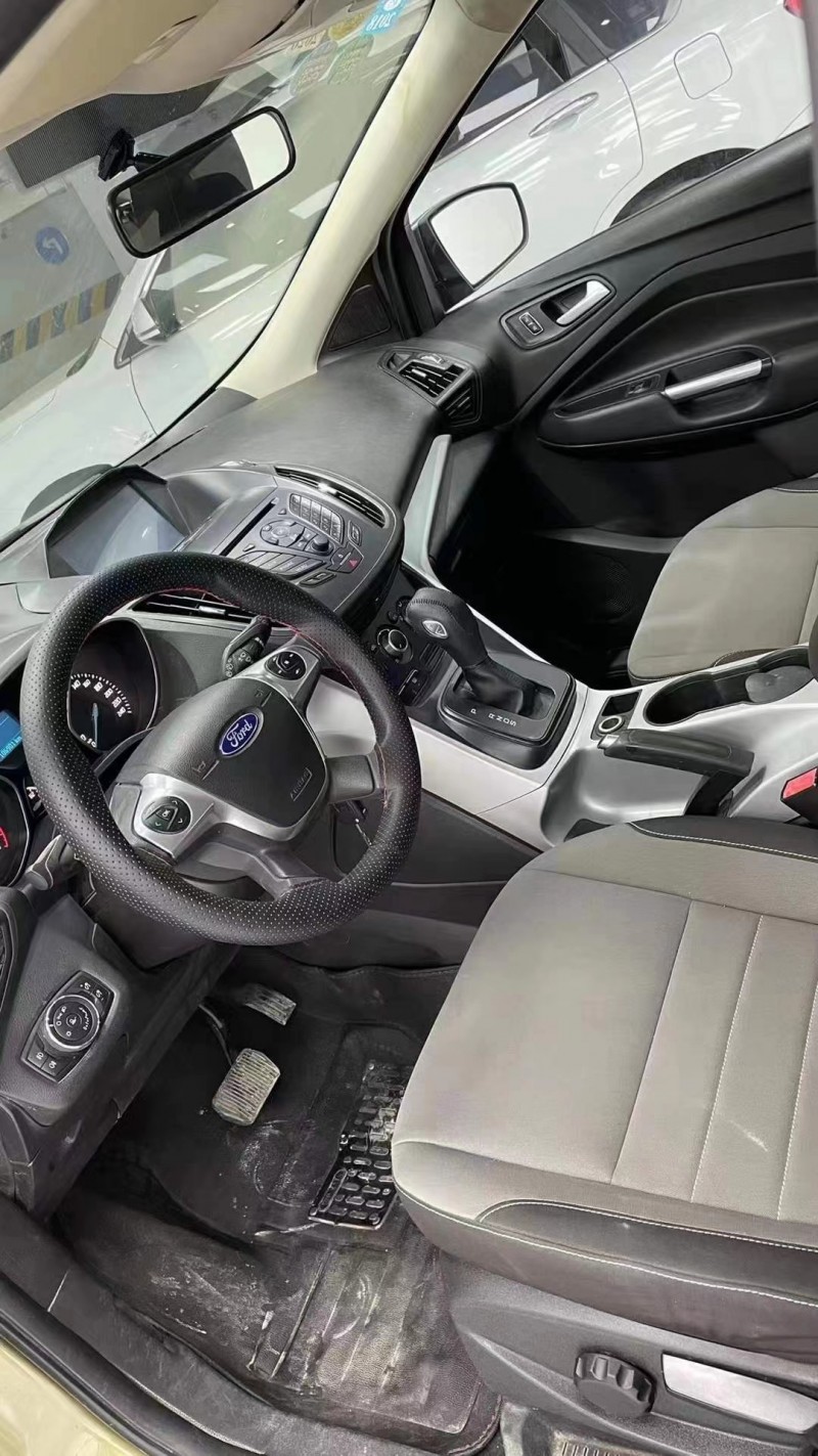 成都14年福特翼虎5