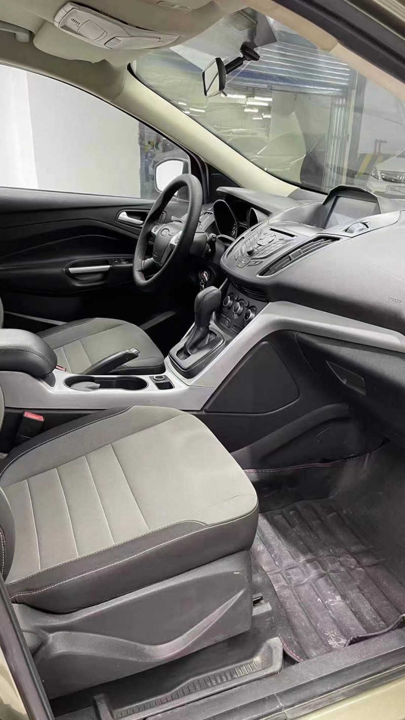 成都14年福特翼虎7