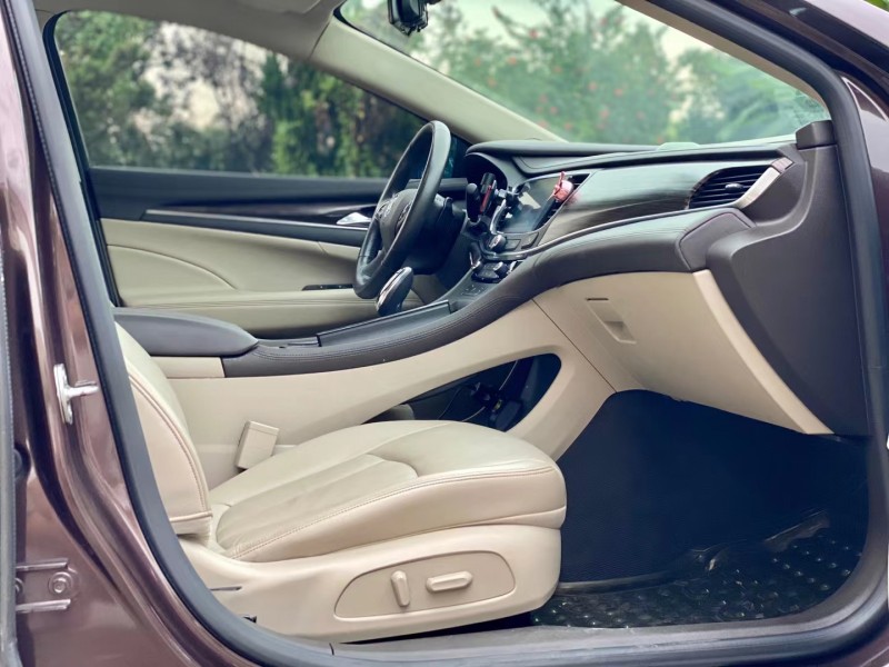 东莞16年别克君越8