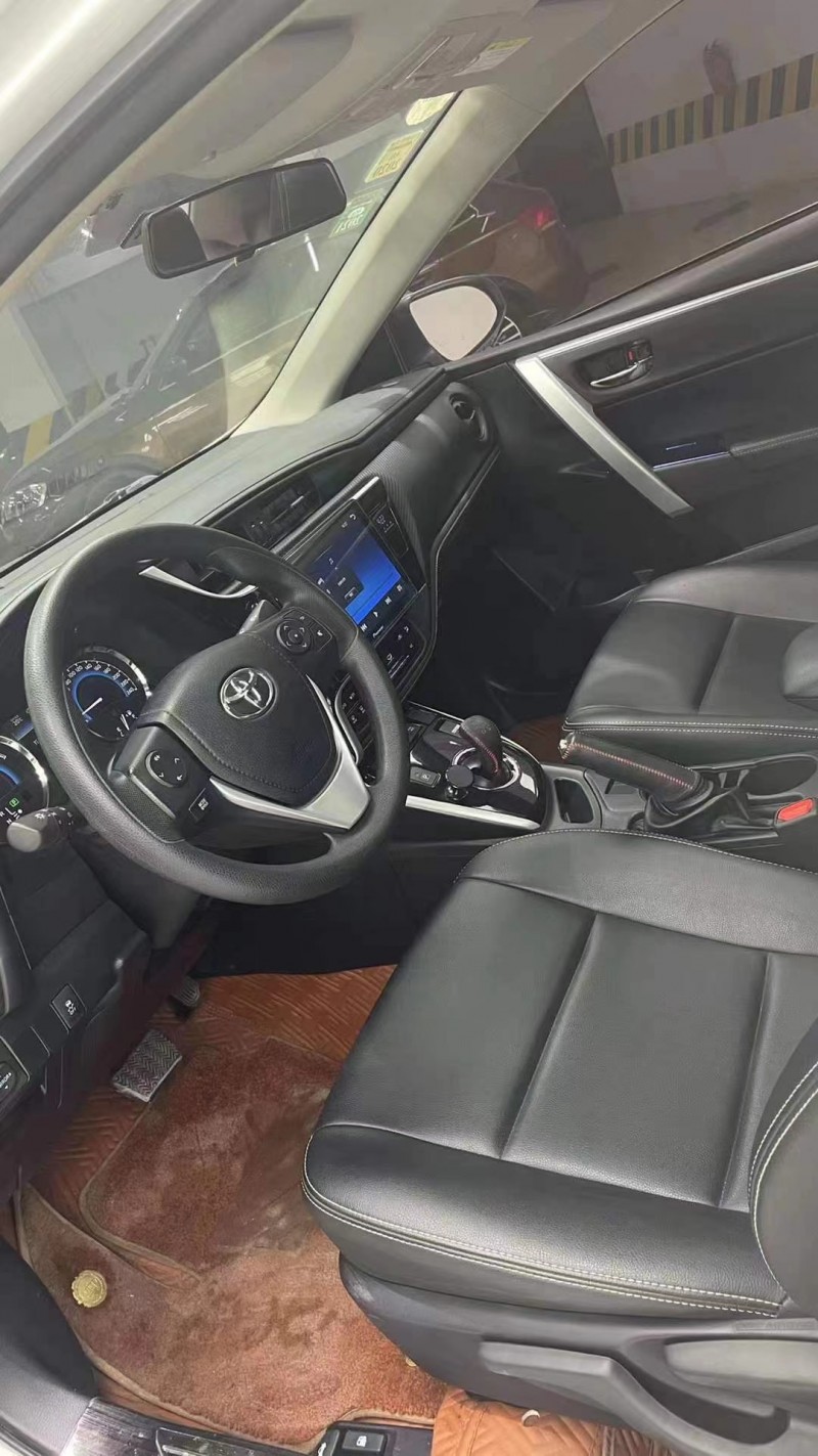 成都18年丰田雷凌4