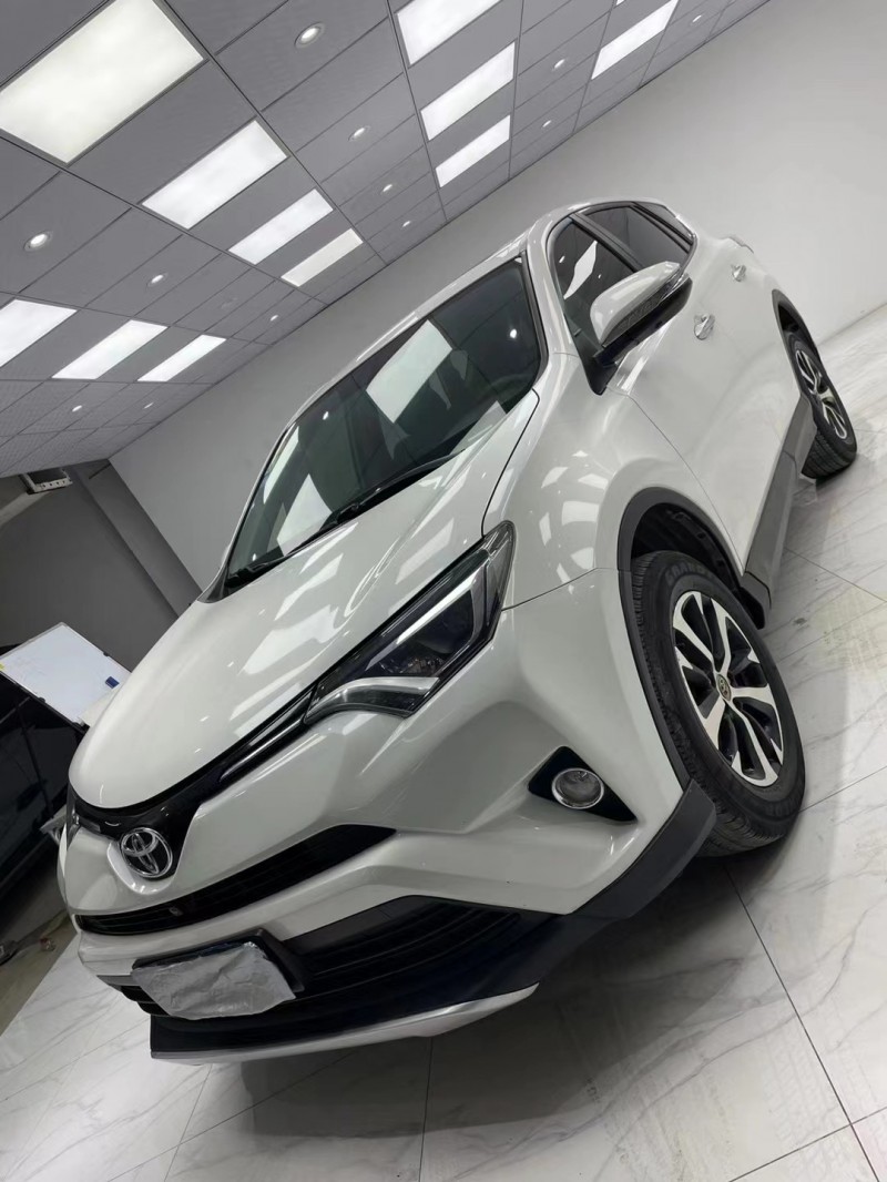 成都16年丰田RAV42