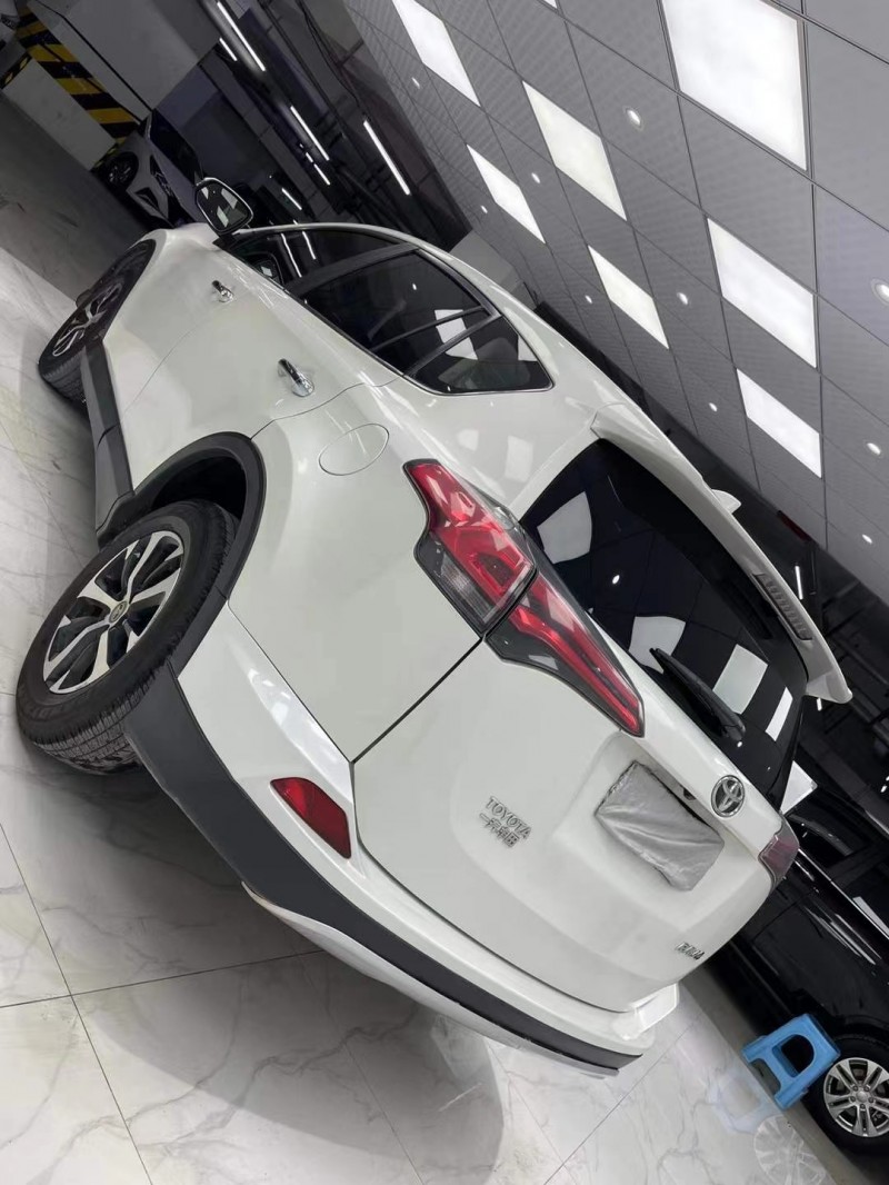 成都16年丰田RAV44