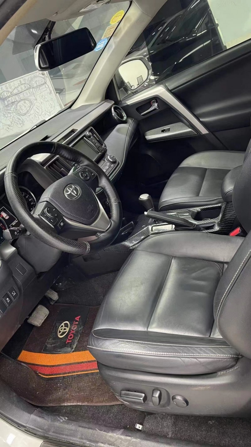 成都16年丰田RAV46