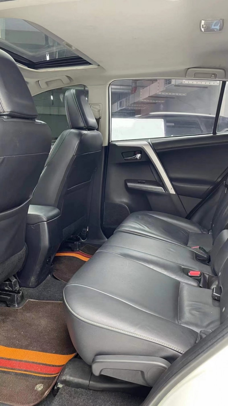 成都16年丰田RAV47