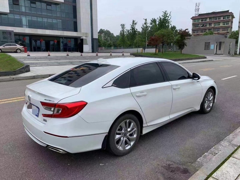 益阳19年本田雅阁8