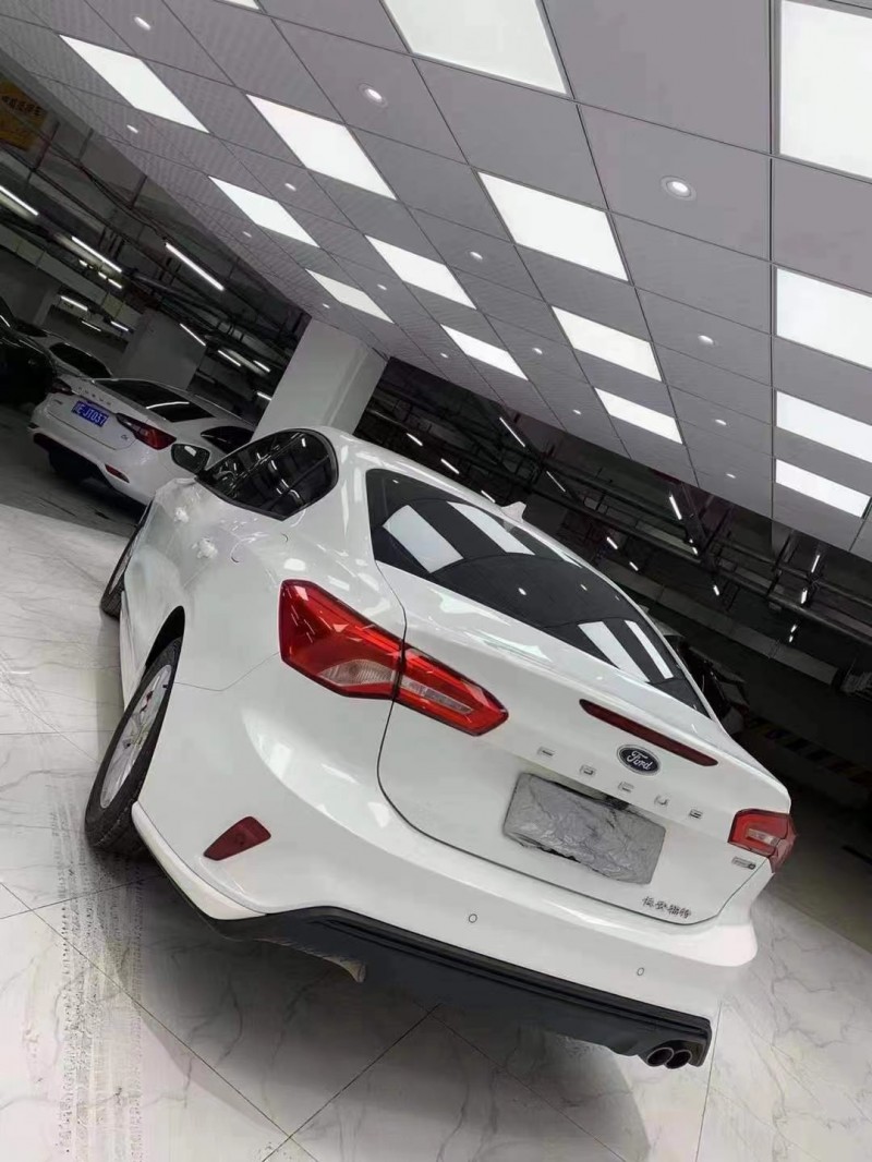 成都20年福特福克斯4