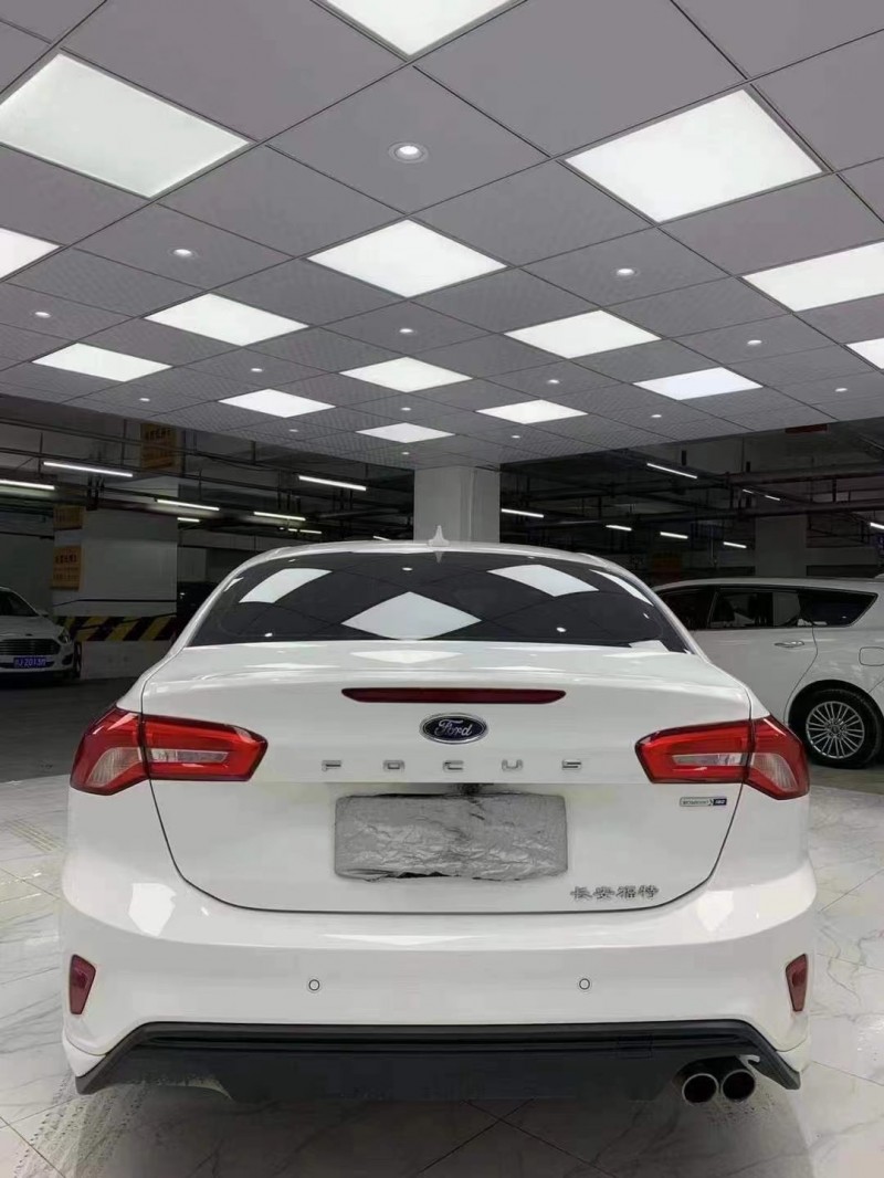 成都20年福特福克斯5