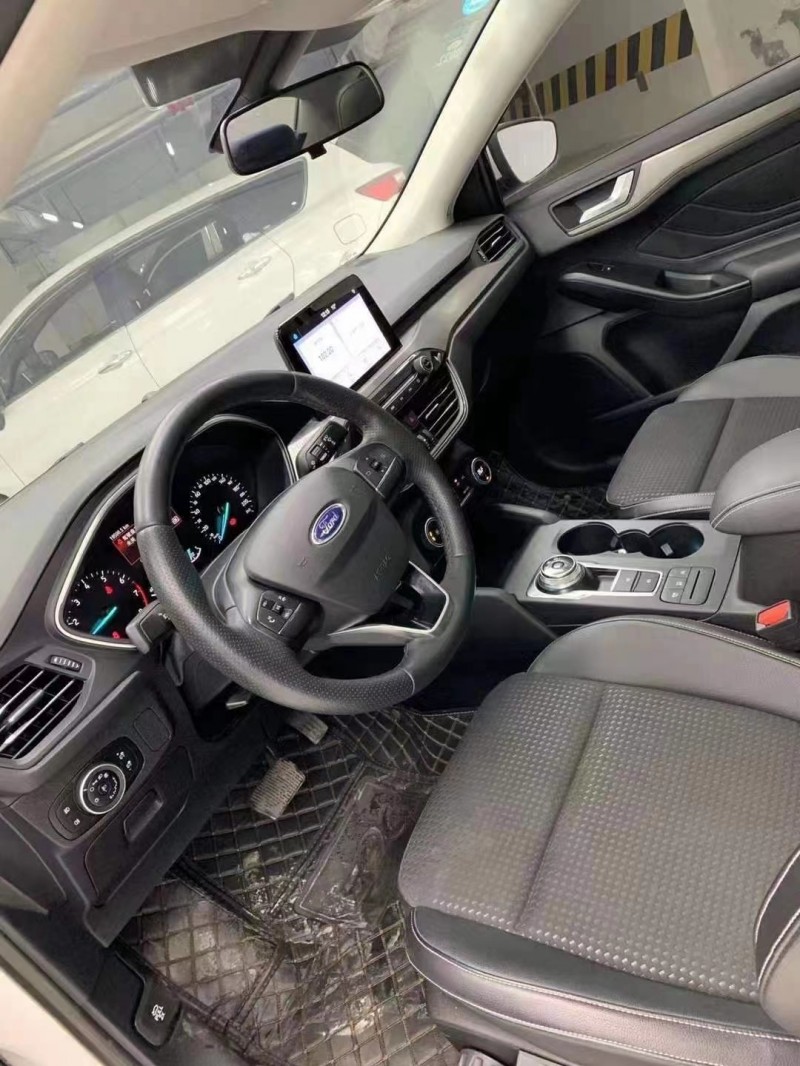 成都20年福特福克斯6