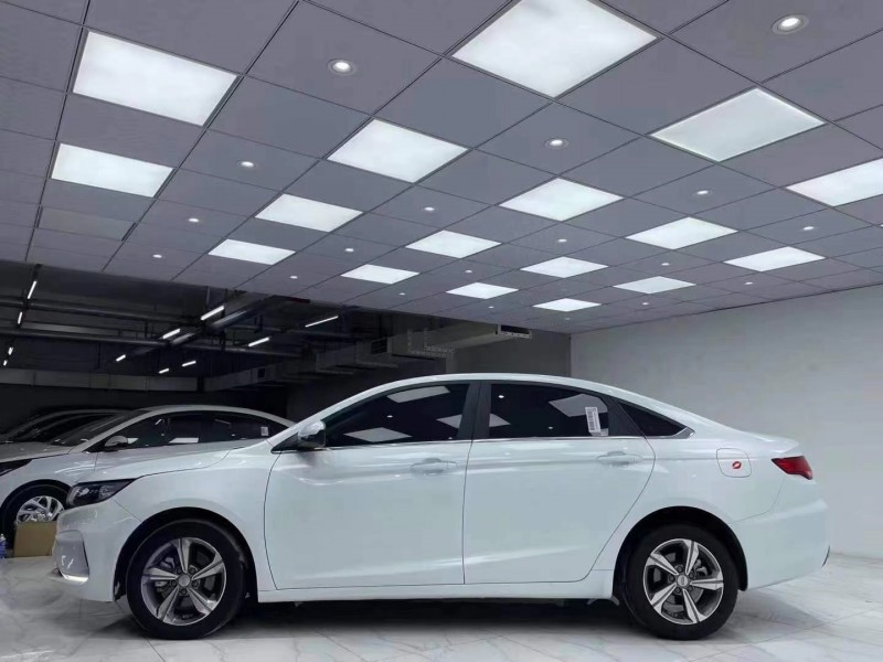 成都19年吉利帝豪3