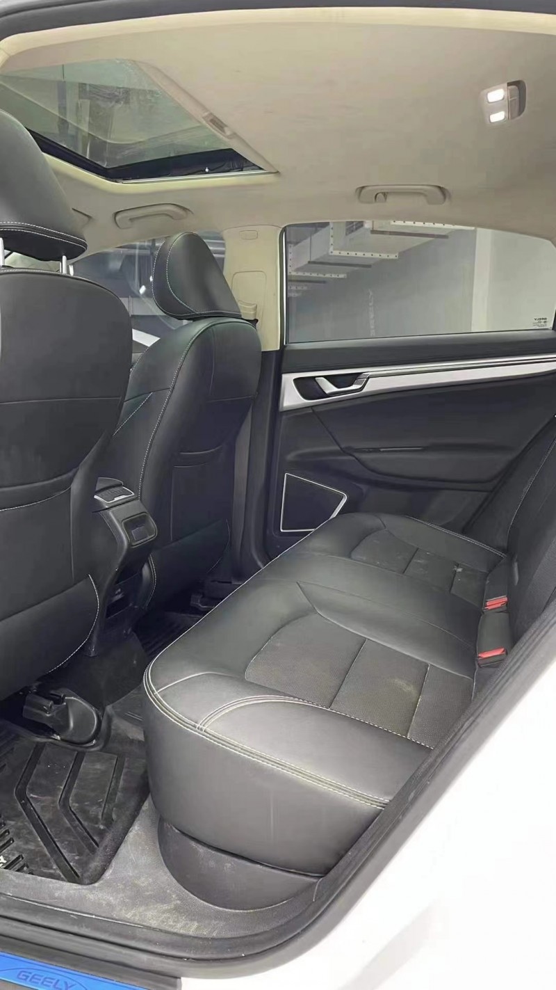 成都19年吉利帝豪8