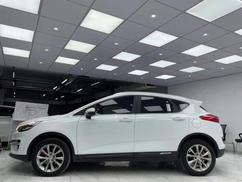 成都18年吉利帝豪3