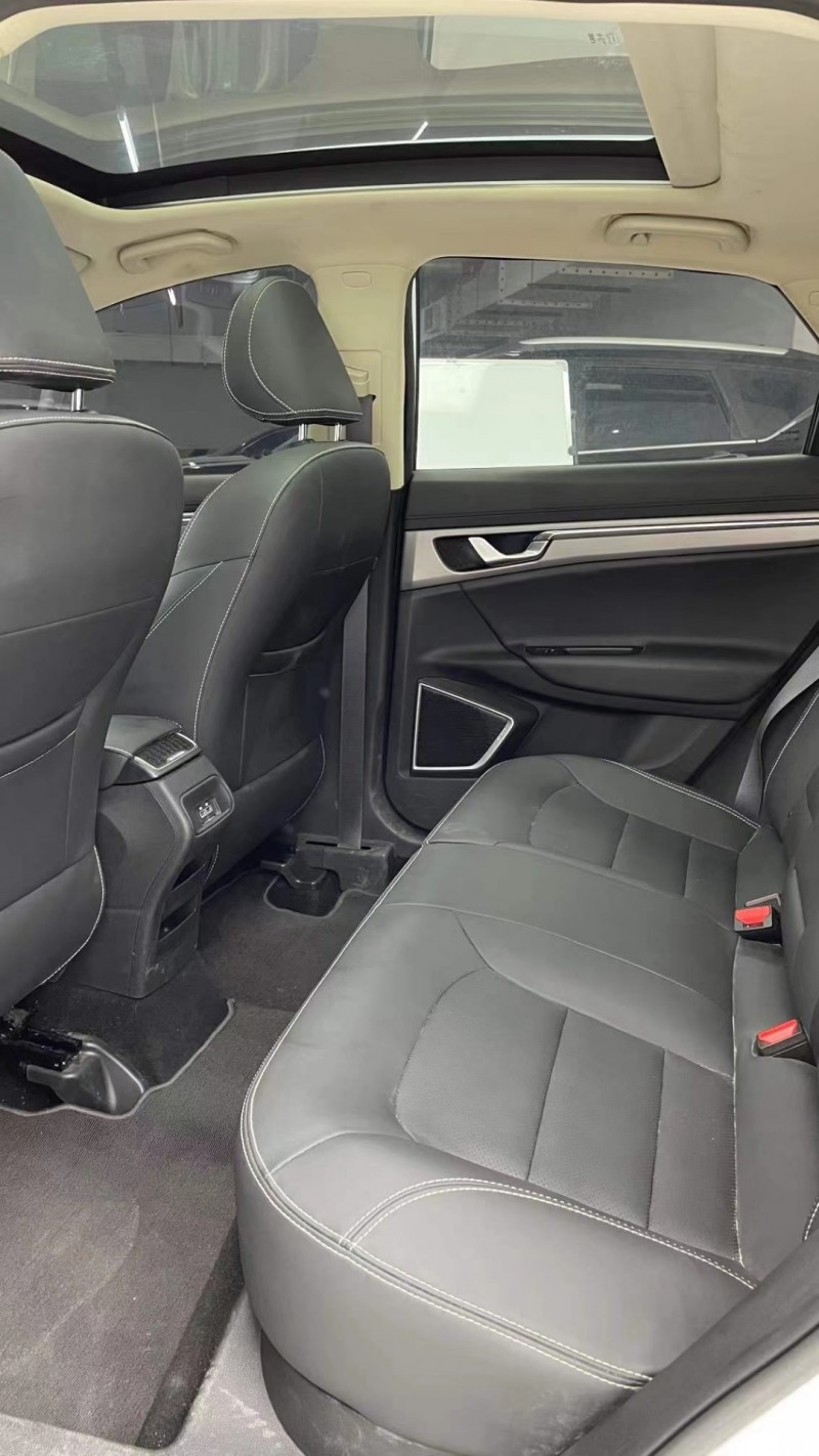 成都18年吉利帝豪7