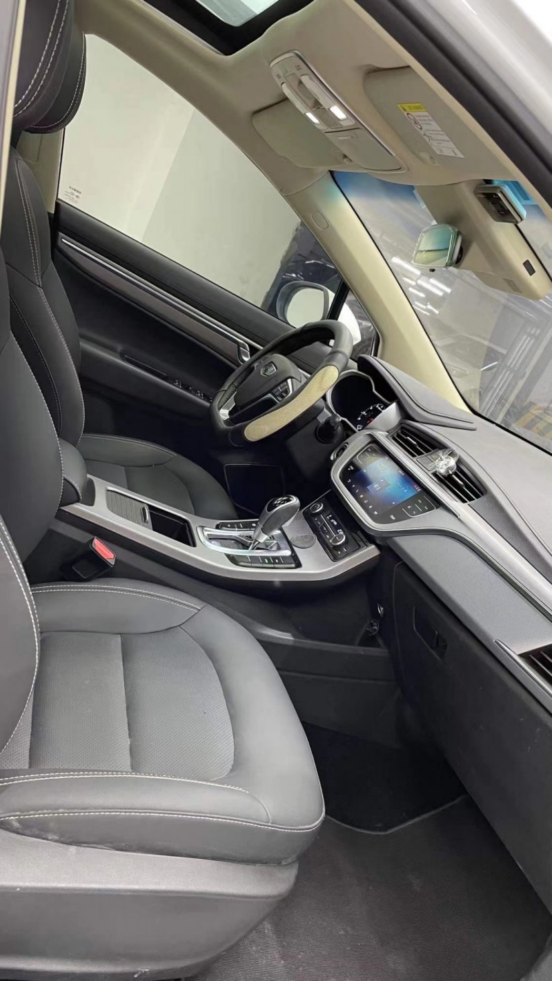 成都18年吉利帝豪8