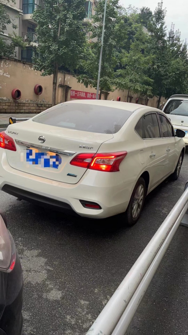 成都18年日产轩逸2