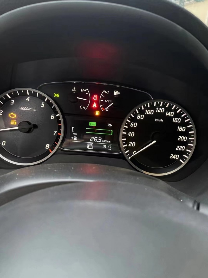 成都18年日产轩逸5