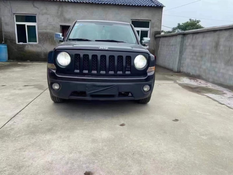 鄂州13年Jeep自由客1