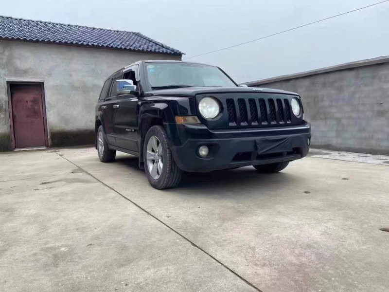 鄂州13年Jeep自由客3