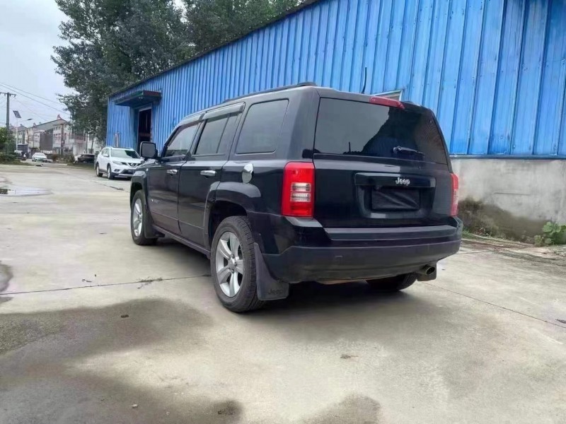 鄂州13年Jeep自由客5