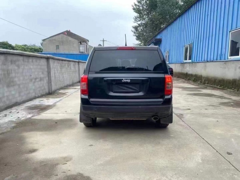 鄂州13年Jeep自由客6