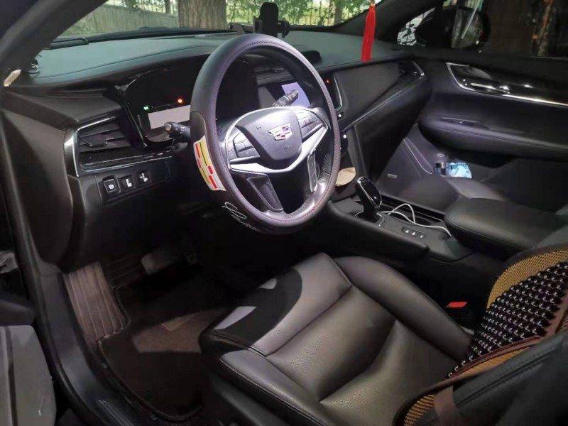 伊犁19年凱迪拉克XT54