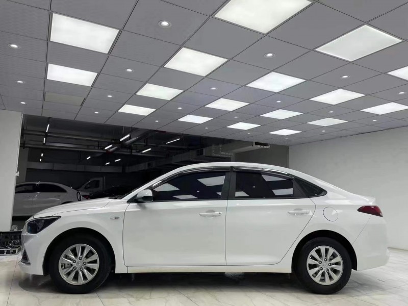 成都20年现代悦动3