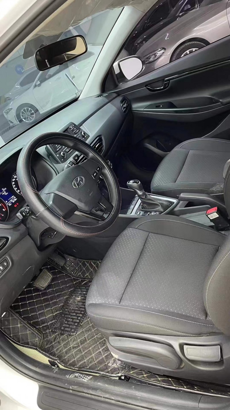 成都20年现代悦动6