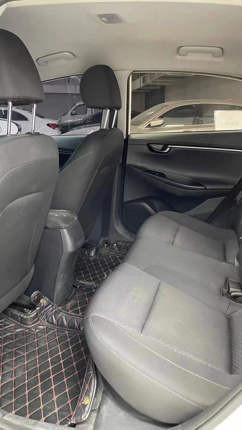 成都20年现代悦动7