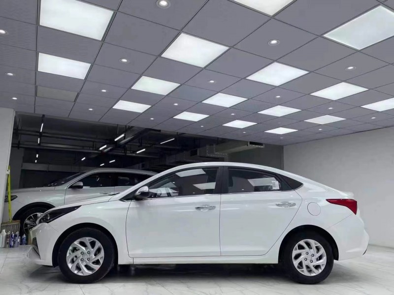 成都20年现代瑞纳3