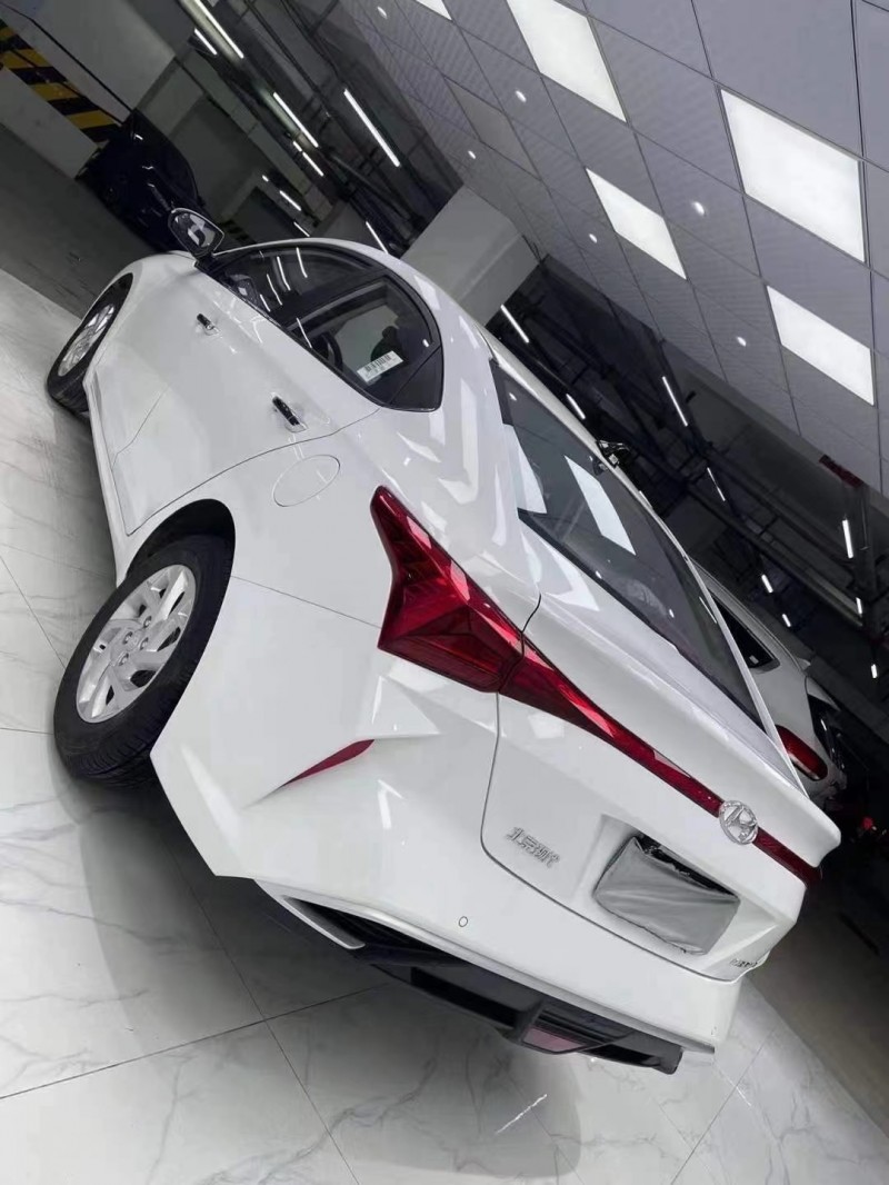 成都20年现代瑞纳4