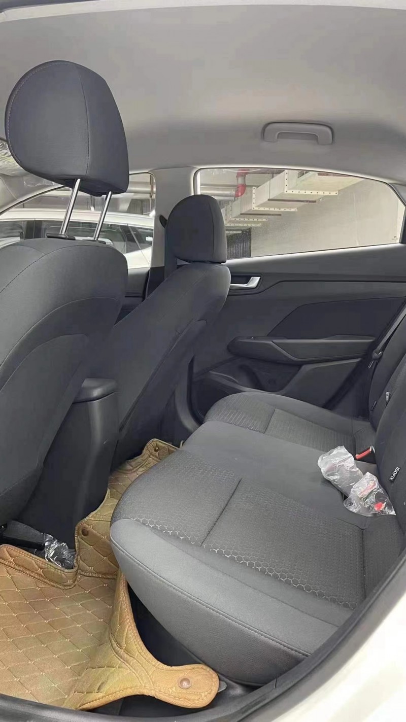 成都20年现代瑞纳7