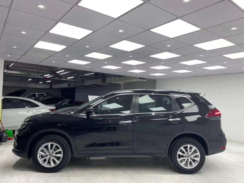 成都20年日产奇骏3