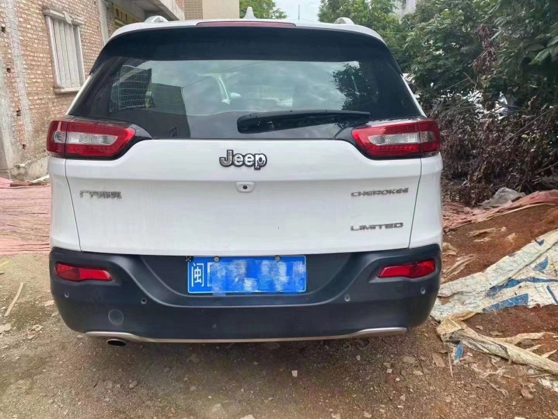 泉州17年Jeep自由光2