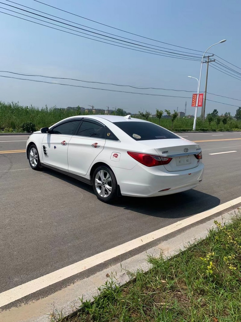 徐州13年现代索纳塔八4