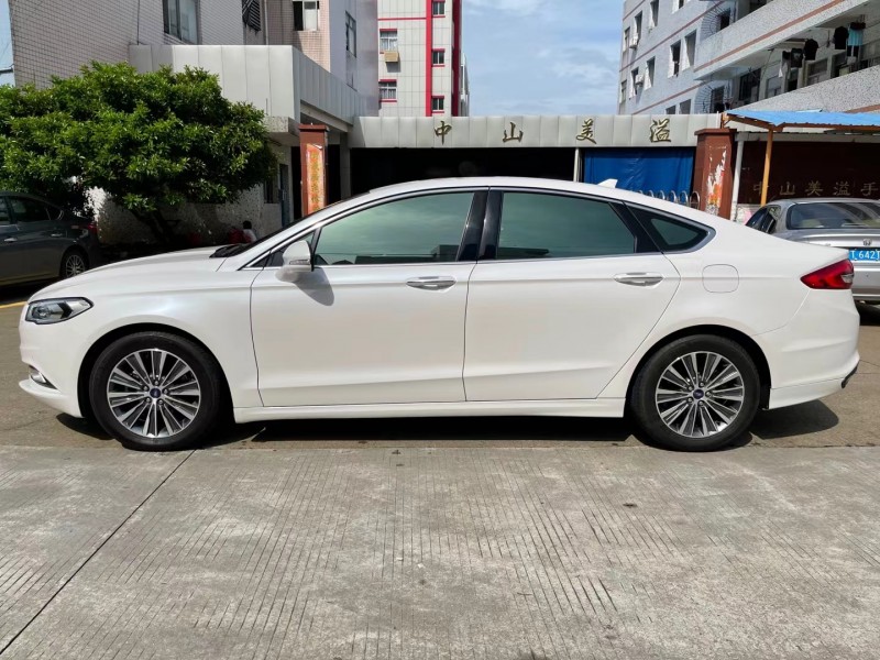 中山17年奧迪Q54