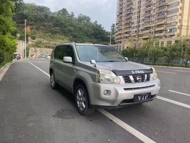 南寧10年日產奇駿8