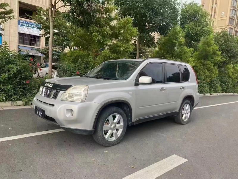 南寧10年日產奇駿7