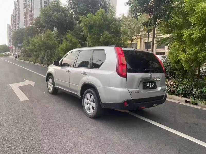 南寧10年日產奇駿2