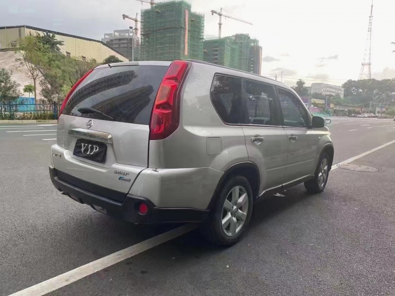 南寧10年日產奇駿3