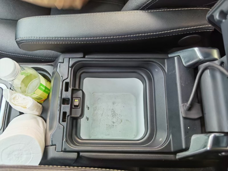 青岛11年路虎发现44