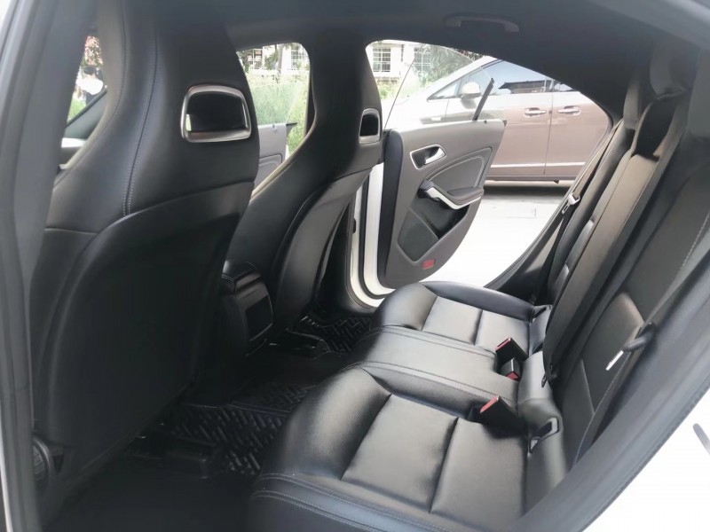 成都18年奔驰CLA3