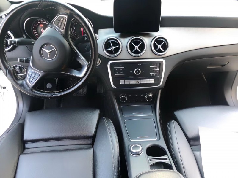 成都18年奔驰CLA2