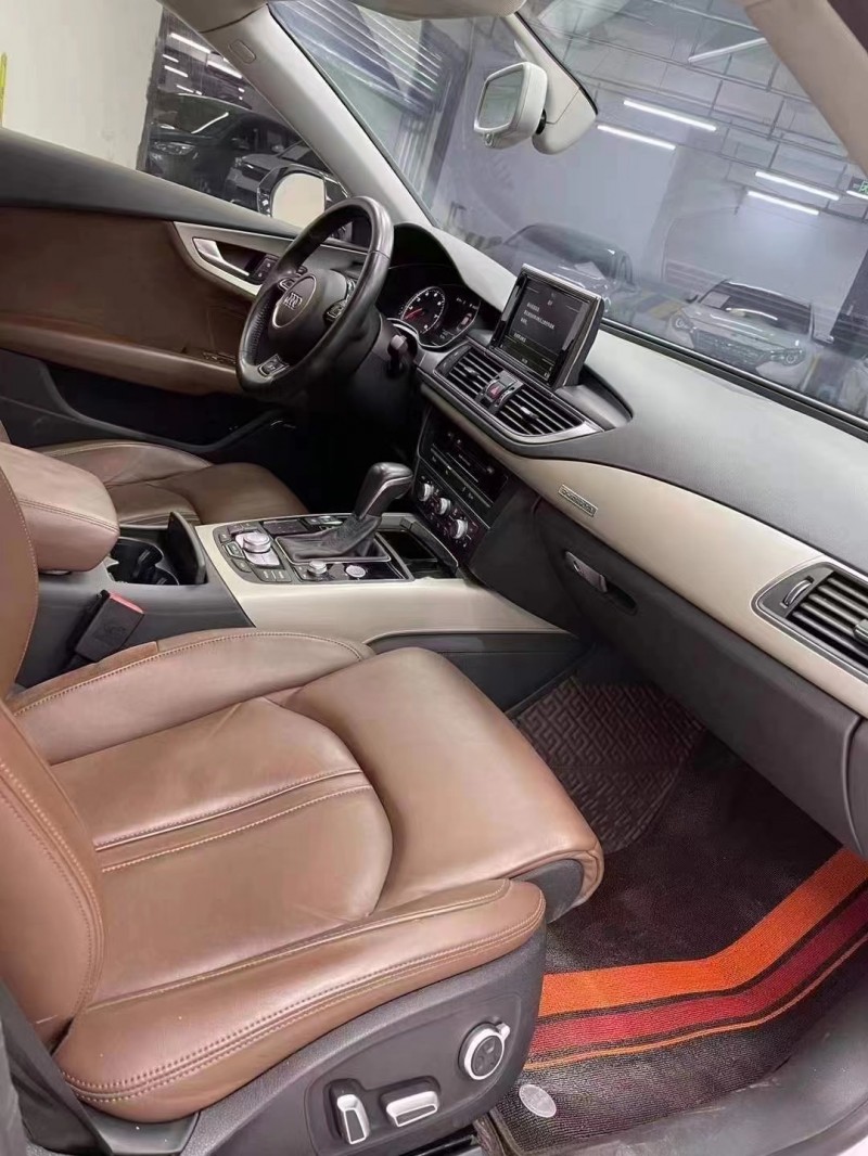 成都16年奥迪A78