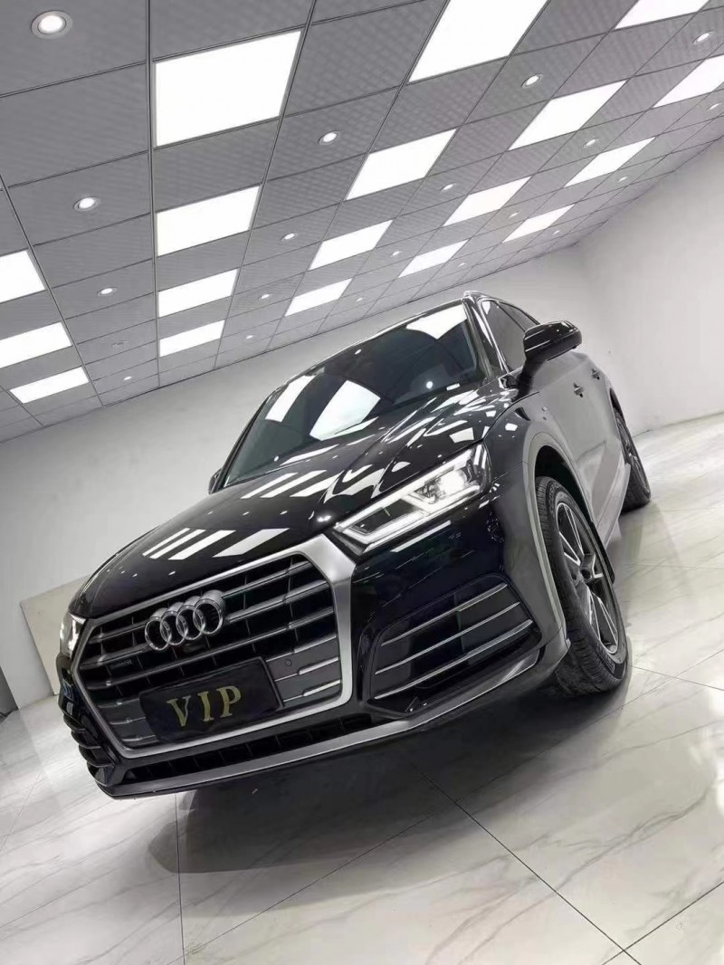 成都20年奥迪Q58