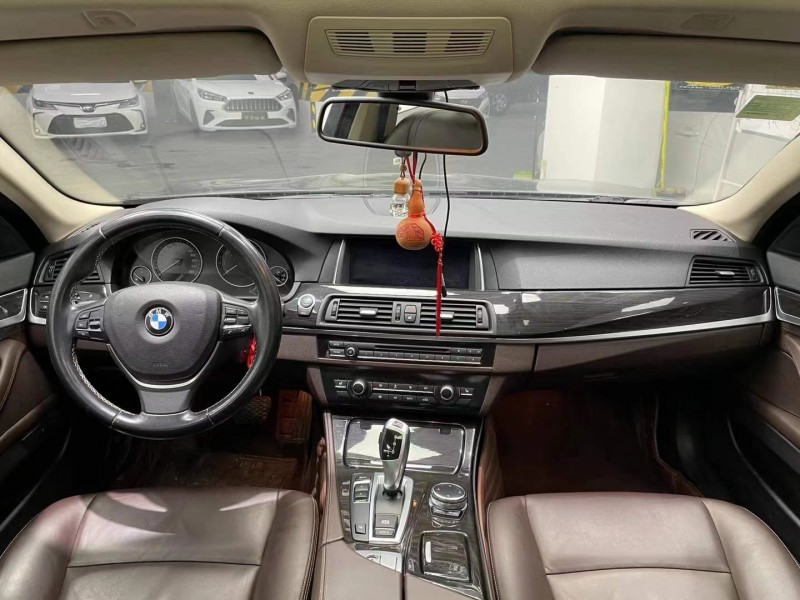 成都16年宝马5系8