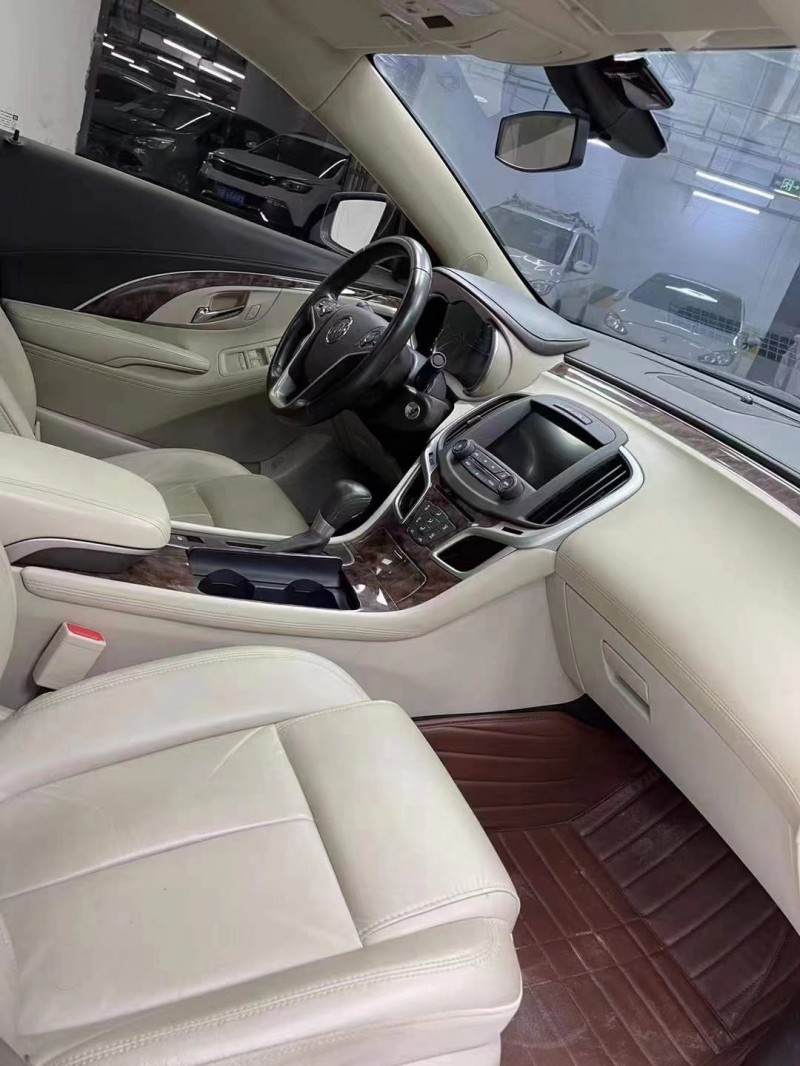 成都16年别克君越8