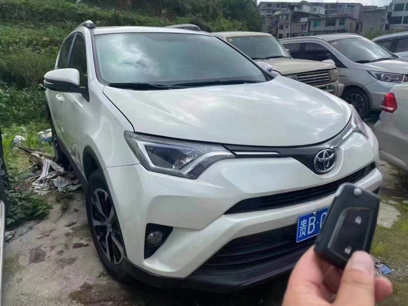 六盤水16年豐田RAV4榮放1