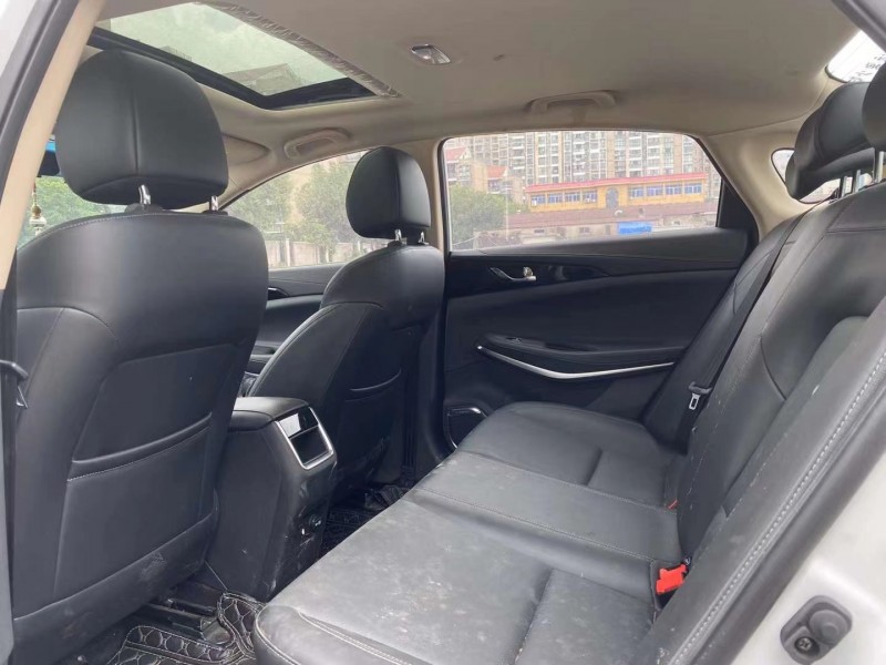 嘉興20年長安汽車銳程CC6