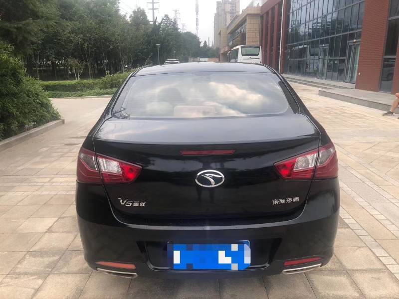 青岛17年东南汽车V5菱致6